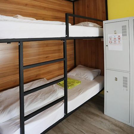 Light Life Hostel Kiev Exteriör bild
