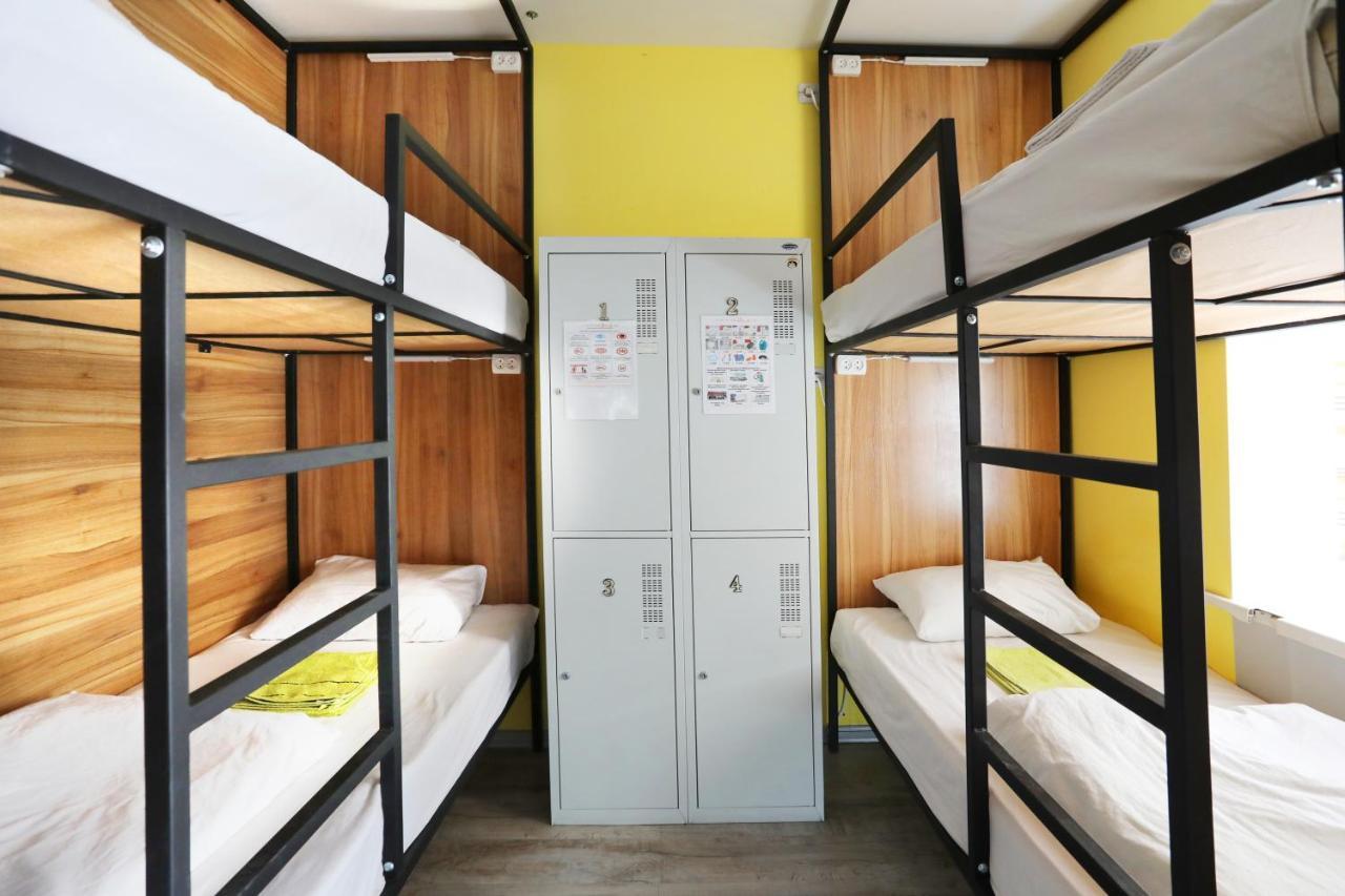 Light Life Hostel Kiev Exteriör bild