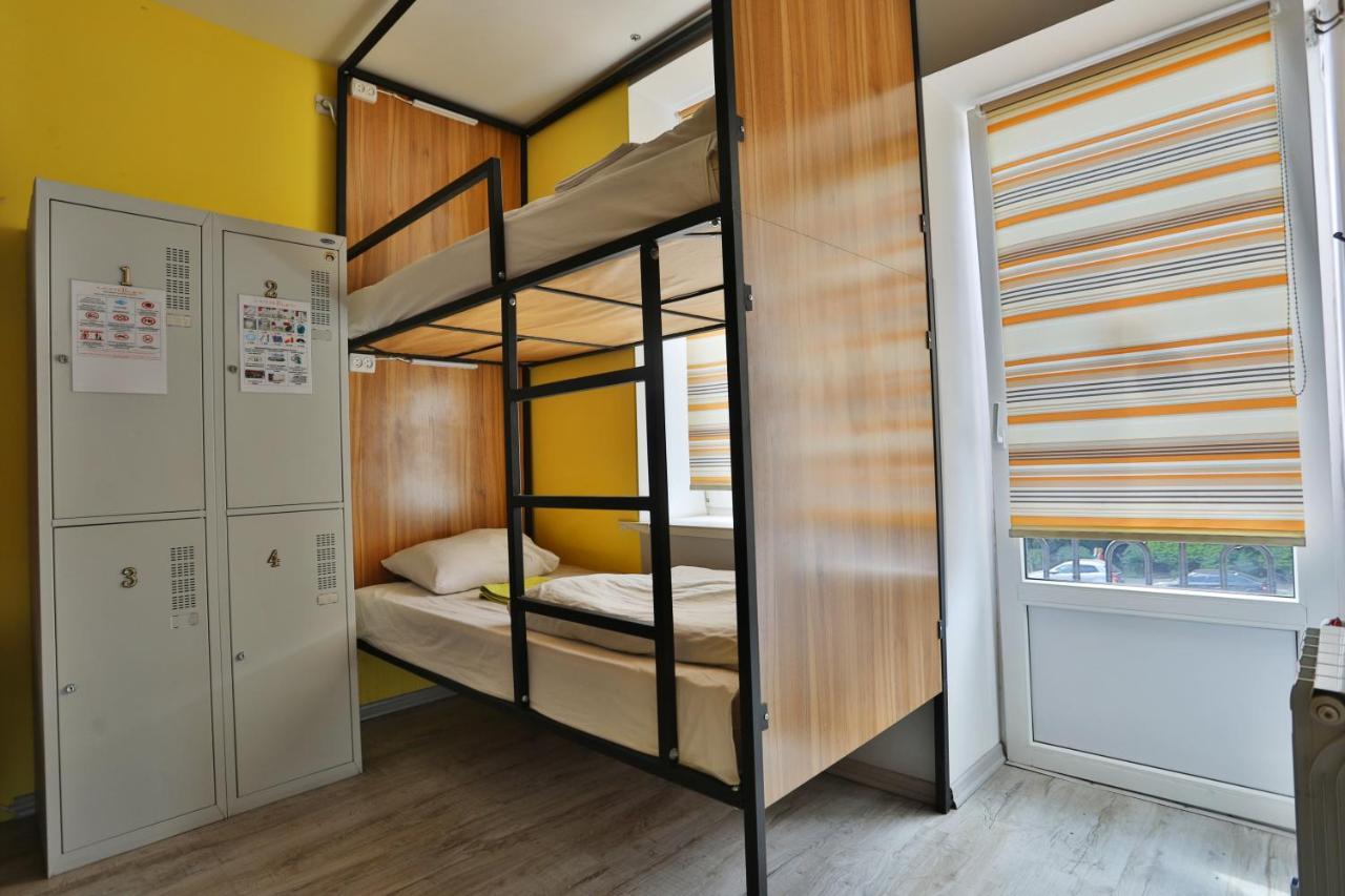 Light Life Hostel Kiev Exteriör bild